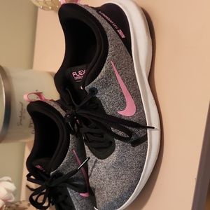 Nike Women's Flex Experience 8 Running Shoe